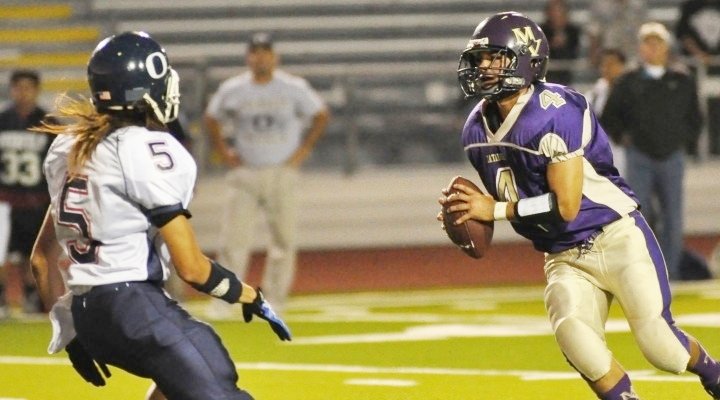 Football: Offense shines in 41-14 rout against Overfelt