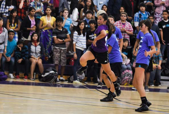 Senior Hitomi Sugimoto takes a jump shot and throws the ball into the sophomore net for a goal. Despite playing aggressively, the seniors fell to the unrelenting sophomores by a score of 4-5. Photo by Elvin Wong.