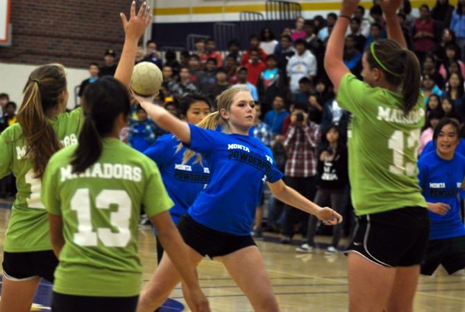 Sophomore Dixie Bronec tries to throw the ball past the junior defenders. The sophomores ended up beating the juniors 2-1. Photo by Elvin Wong.