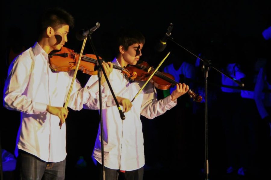 Juniors Michael Ligier and Andy Wang perform Britney Spears’ ‘Toxic’ at last year’s Blacklight Rally. Ligier and Wang go by the name No String Attached, and play popular songs on the violin. Photo used with permission of Clark Lin.