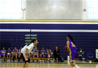 Alumni return to the basketball court for annual alumni game