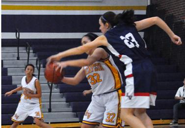 Girls varsity basketball suffer a 28-42 defeat to rival Lynbrook