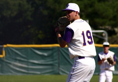 Baseball beats Gunn to continue their undefeated season