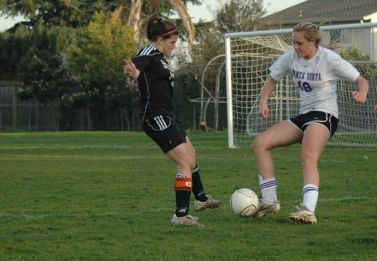 Girls soccer ties 0-0 against Los Gatos High School