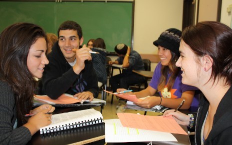 MIddle College students collaborating in De Anza Community College. Source: fuhsd.org