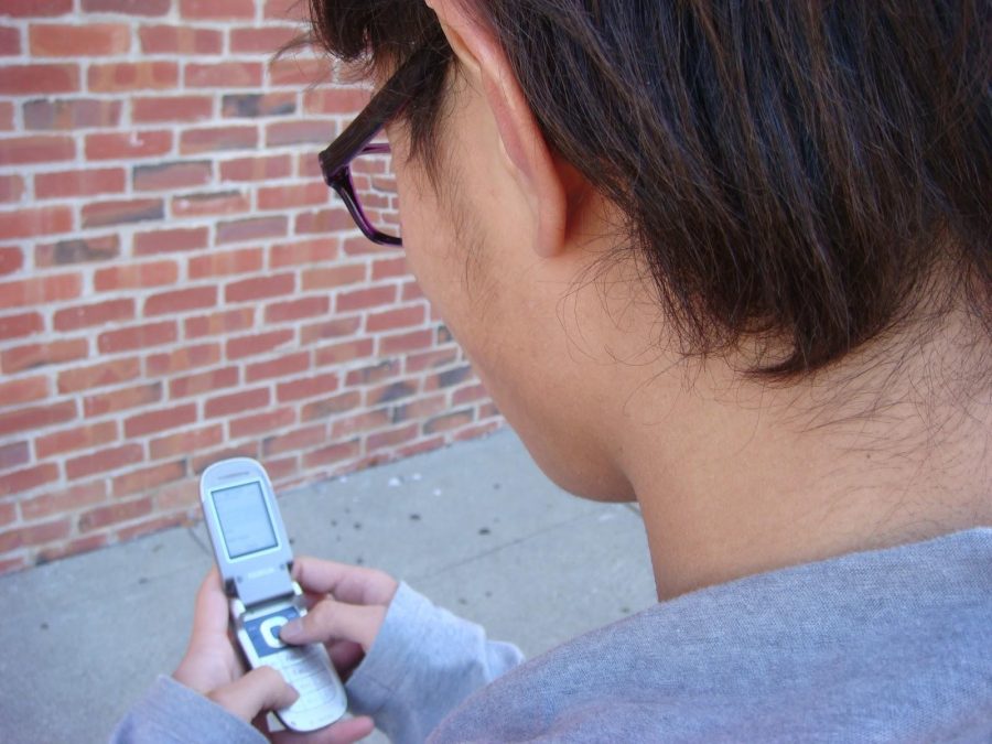 Senior Tommy Chen uses his relatively old flip phone to text using the number pad which contains the letters of the alphabet in groups of three or more. Chen is one of the few MVHS students who still use a flip phone.