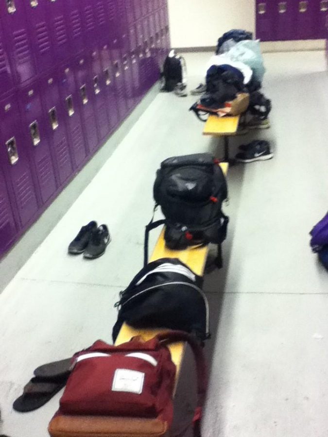 Another day in the boys’ locker room during fourth period, which has just two classes, and many students have left their backpacks on the benches, some of them unzipped. The open lockers and valuables left outside are vulnerable to theft. Photos by Sebastian Zhang.