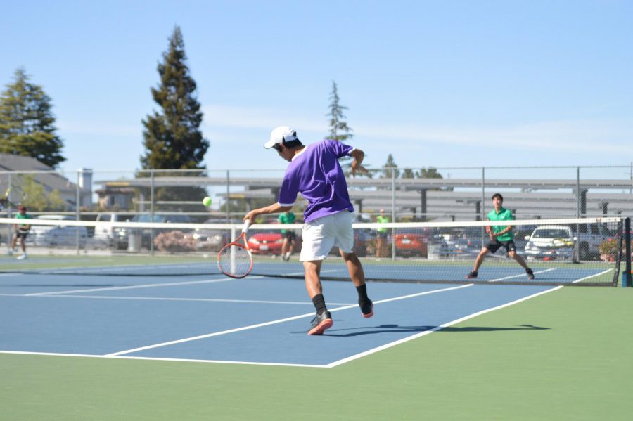 Boys tennis: Victorious doubles but unsuccessful singles lead to 5-2 defeat against Homestead HS