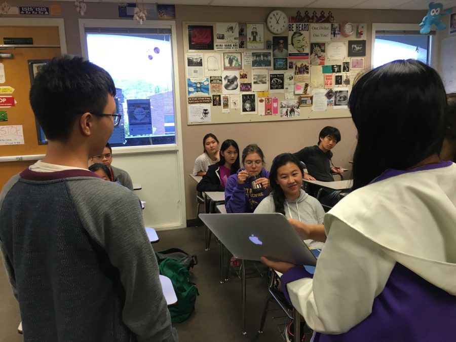 La Pluma officers explain the spreadsheet to new staff members. La Pluma hopes that by re implementing the spreadsheet, the club can have a more organized way to keep track of member’s stories