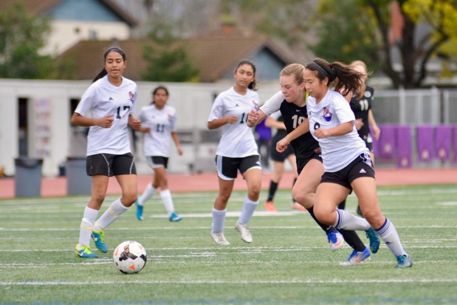 Girls soccer: Team loses against Gunn HS 1-4