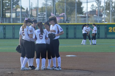 Softball: Team falls against Santa Clara HS