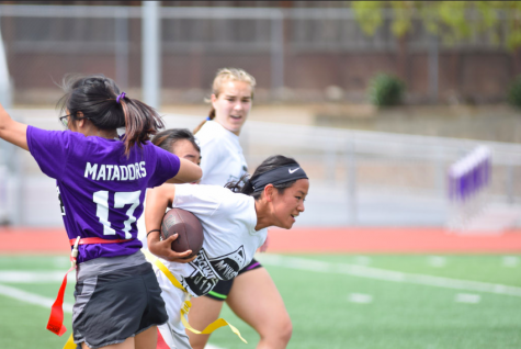 Powderpuff Day 2: Sophomores beat seniors 14-0 in the second day of Powderpuff