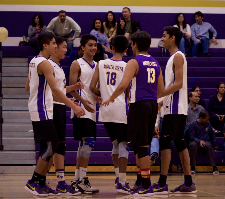 Boys volleyball: Team defeats Los Altos HS in senior night game