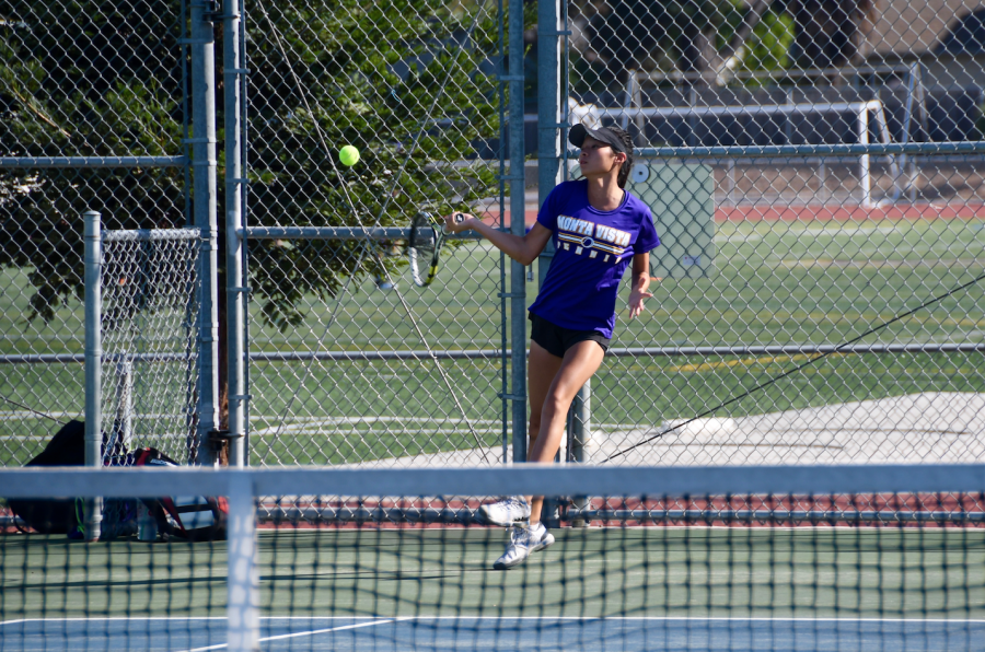 Girls tennis: Team wins 4-3 against Saratoga HS