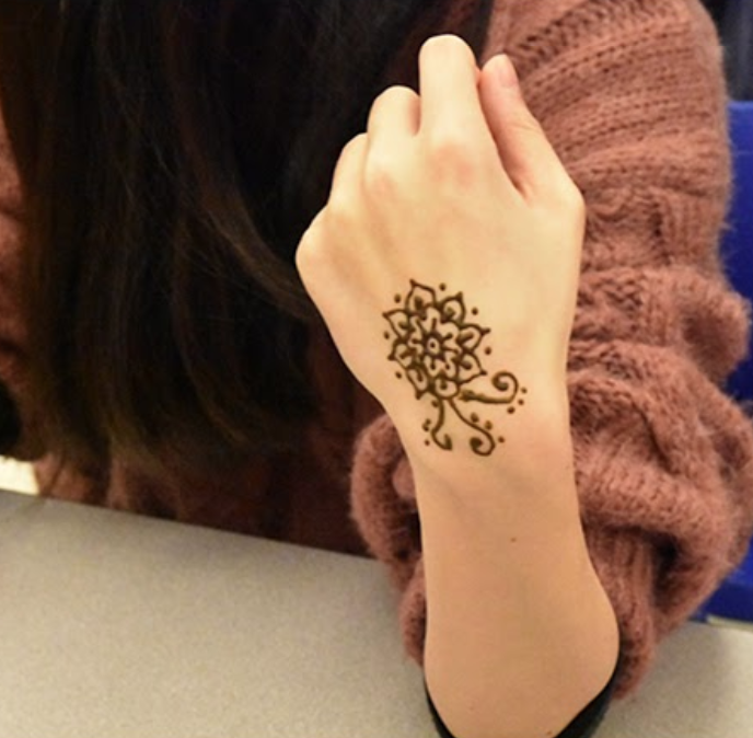 Art club holds meeting to talk about Henna