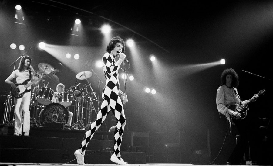 Queen - live show in Houston 1977

Photo courtesy of Creative Commons 