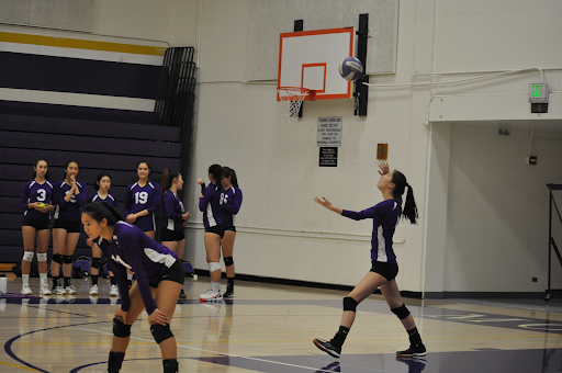 Junior Yolanna Lu serves the ball in the third set of the game. 