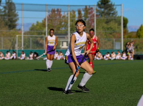 Senior Madisen Vongnakhone plays in a game versus Saratoga HS. Photo courtesy of Arnold de Leon