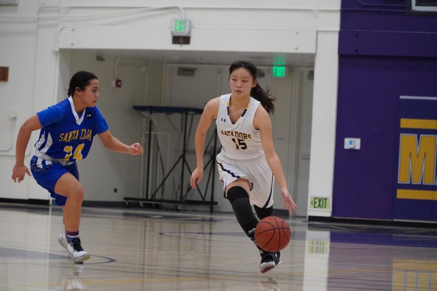 Girls Basketball: Team narrowly defeats Santa Clara HS