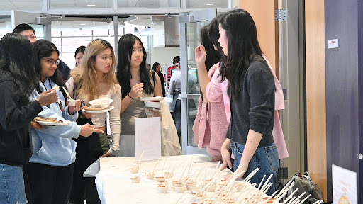 Seniors Amy Zhang and Kayley Kim introduce students to the taste test. Photo by Samika Bhatkar 