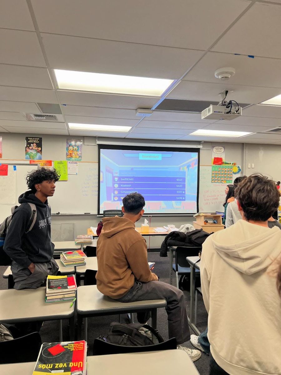 Members of the Persian Club participate in a Kahoot during one of their meetings. Photo by Cyrus Mazdeh | Used with permission 