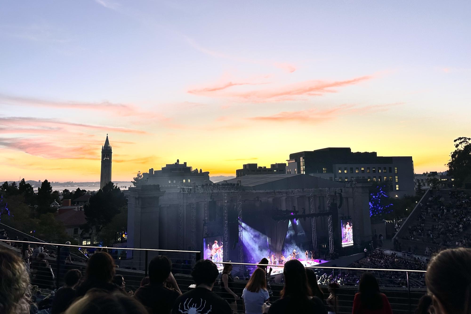 A beautiful sunset was visible as Mitski began her “The Land is Inhospitable and So Are We” concert. Photo by Benjamin Zhang
