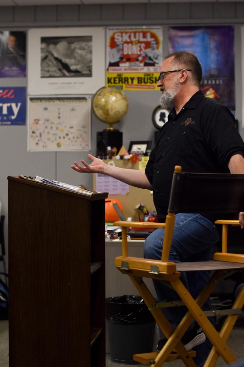 U.S. Government and Politics teacher
Benjamin Recktenwald facilitates a mock Supreme Court debate. Photo | Eric Zhou