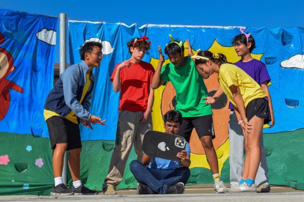 The Teletubbies (left to right: freshmen Sean To, Michael Zelensky, Shreejay Arja, Luke Mathai, Jacob Hwang and Jean Lin) peer over a MVHS Student 1’s (freshman Shreejay Arja) iPad activities after teleporting to the human dimension. Photo by Grace Lin

