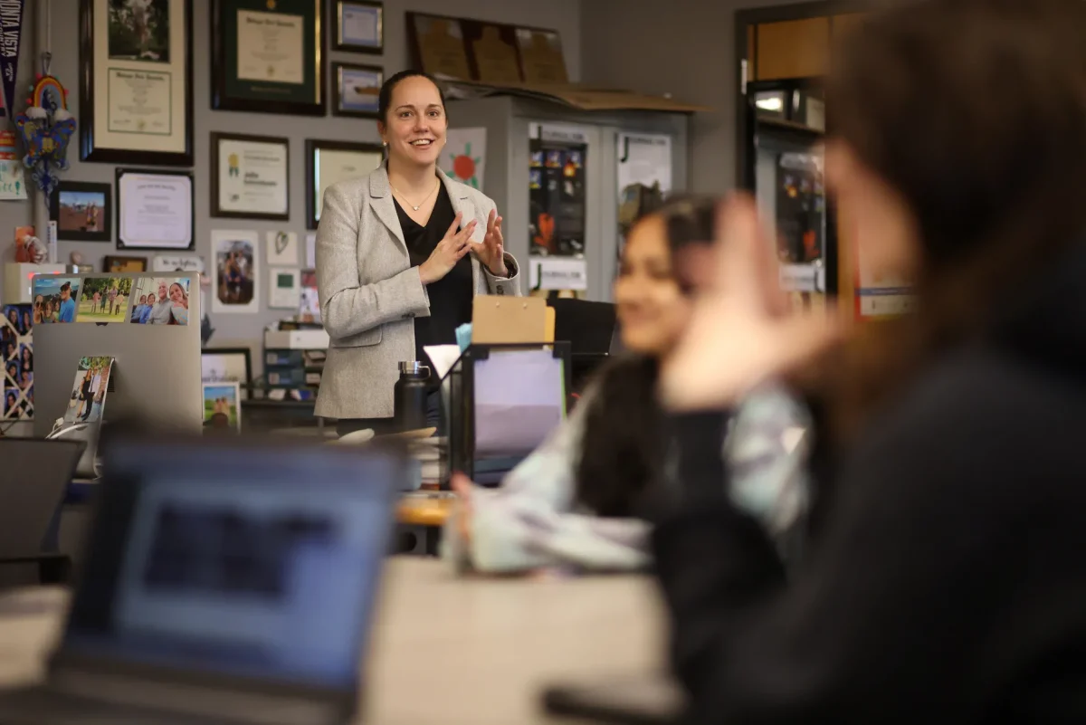 El Estoque adviser and MVHS journalism teacher Julia Satterthwaite addresses her journalism students. Photo by Aric Crabb | Used with permission