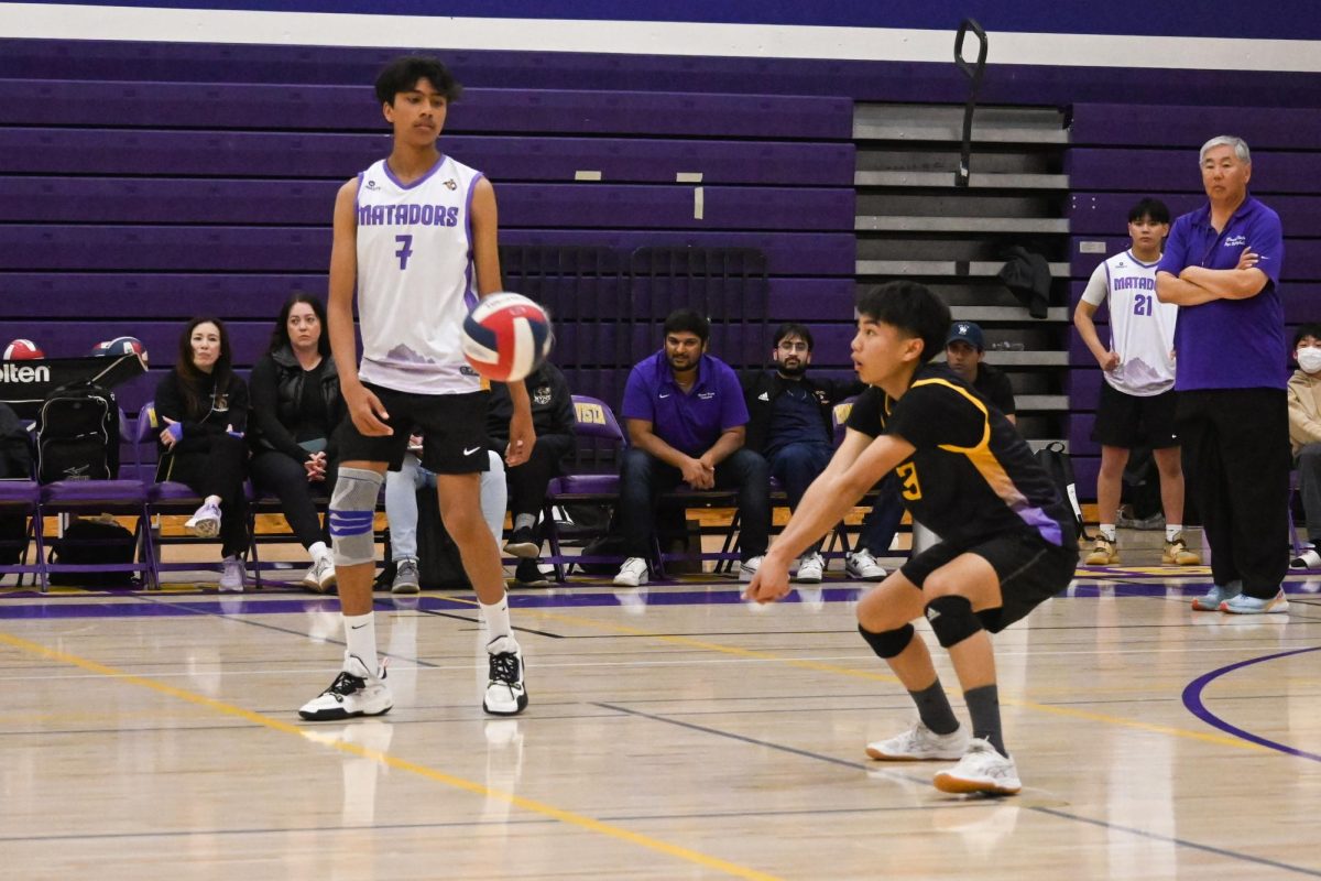 Sophomore and libero Nikolas So passes a ball. Photo | Dylan Nguyen