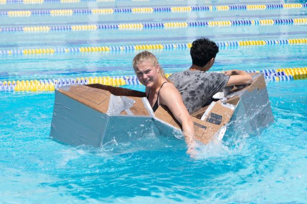 Junior Gillie Ross uses her hands to paddle the Class of 2026 boat. Photo | Melody Lin