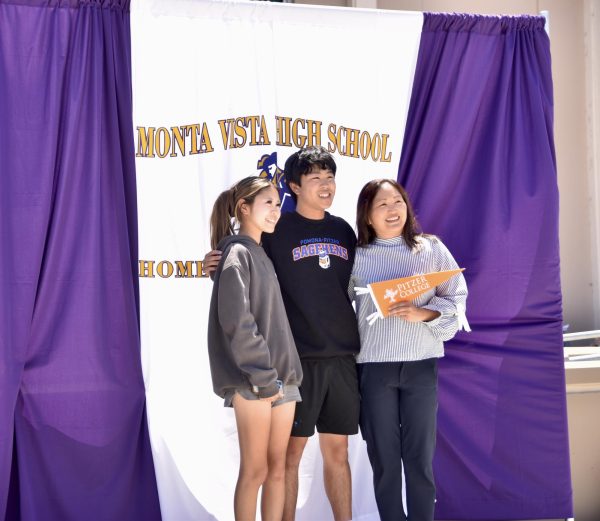 Senior Gerad Lee is joined by family at the signing ceremony to commemorate his commitment to collegiate athletics. Photo | Eric Zhou