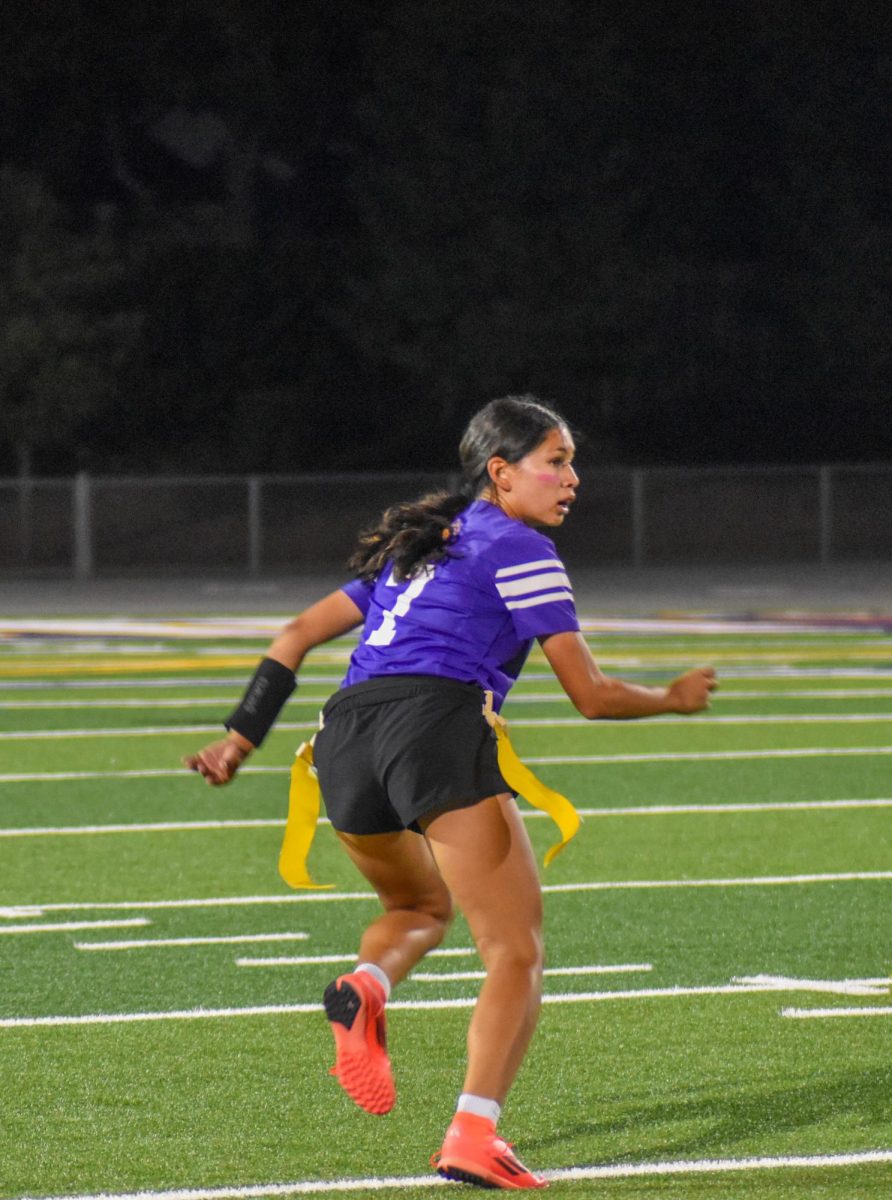 Freshman running back and defensive back Grace Schweigert runs a route in a game against Wilcox High School on Oct. 20 where the team won 25-13. Photo | Radhika Dharmapurikar