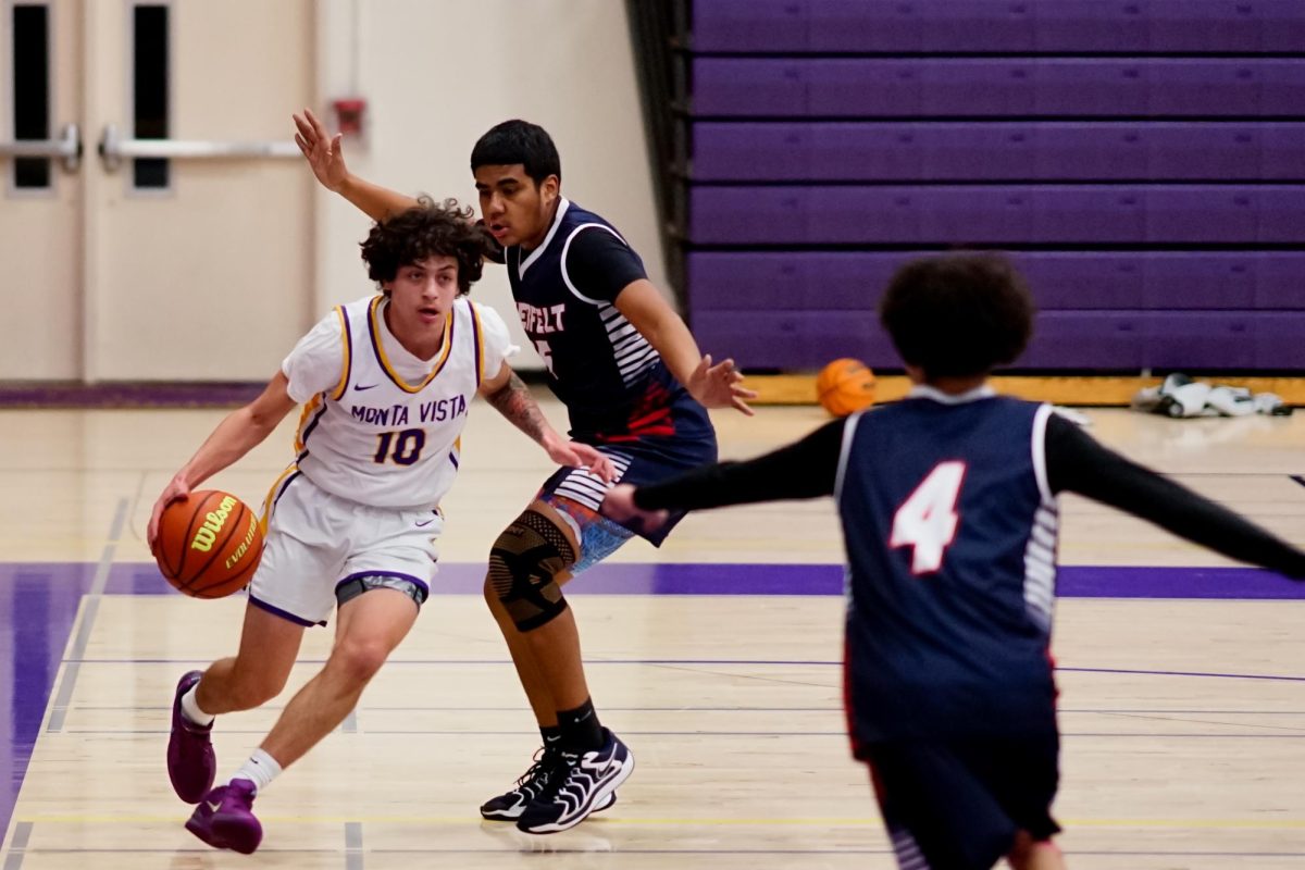 Senior and shooting guard Alex Tashjian drives towards the basket. Photo | Ethan Yang

