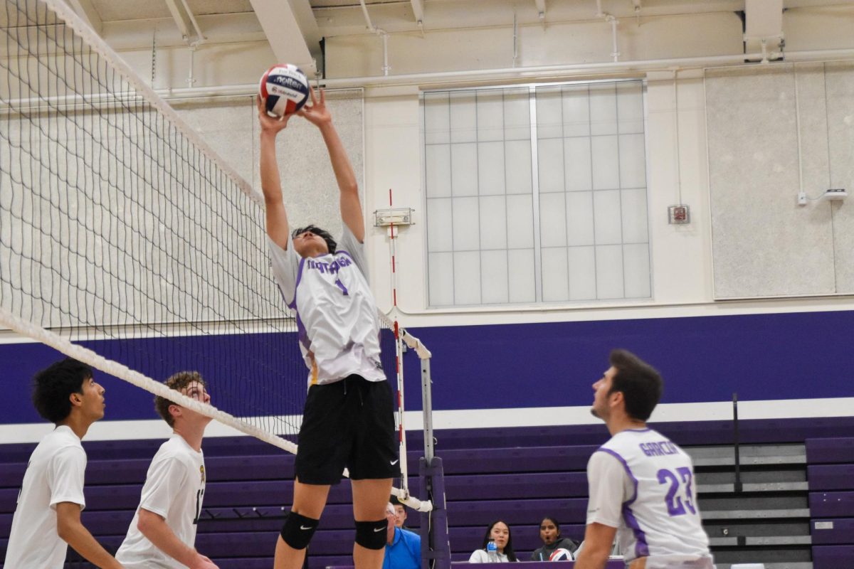 Sophomore and setter Ethan Lin jumps to set a tight ball at the net.

Photo | Emmy Harimoto