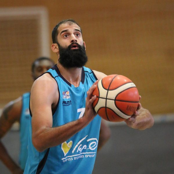 Robert Rothbart plays for Hapoel Eilat, a team in the Israeli Basketball Premier League. Photo by Dotan Doron | CC BY 4.0